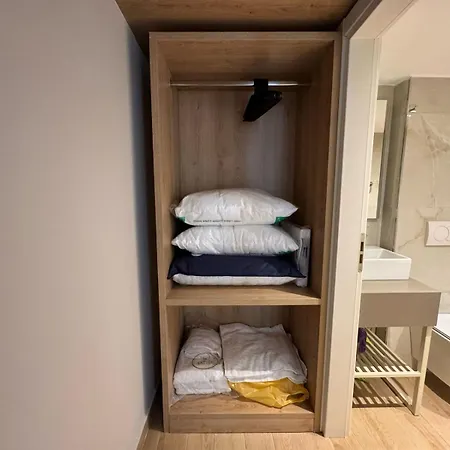 Studio Apartment *